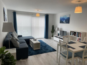 Superb 1 Bed Apartment - 3 Min to Tram - Free On Site Parking - Sleeps 3